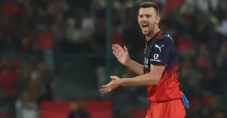 ইনজুরি কাটিয়ে বেঙ্গালুরু শিবিরে যোগ দিলেন হ্যাজেলউড